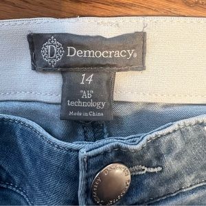 Democracy jeans cropped size 14